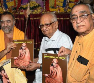 Kanchi Kamakoti Peetam pontiff releases book on Mahaperiyava